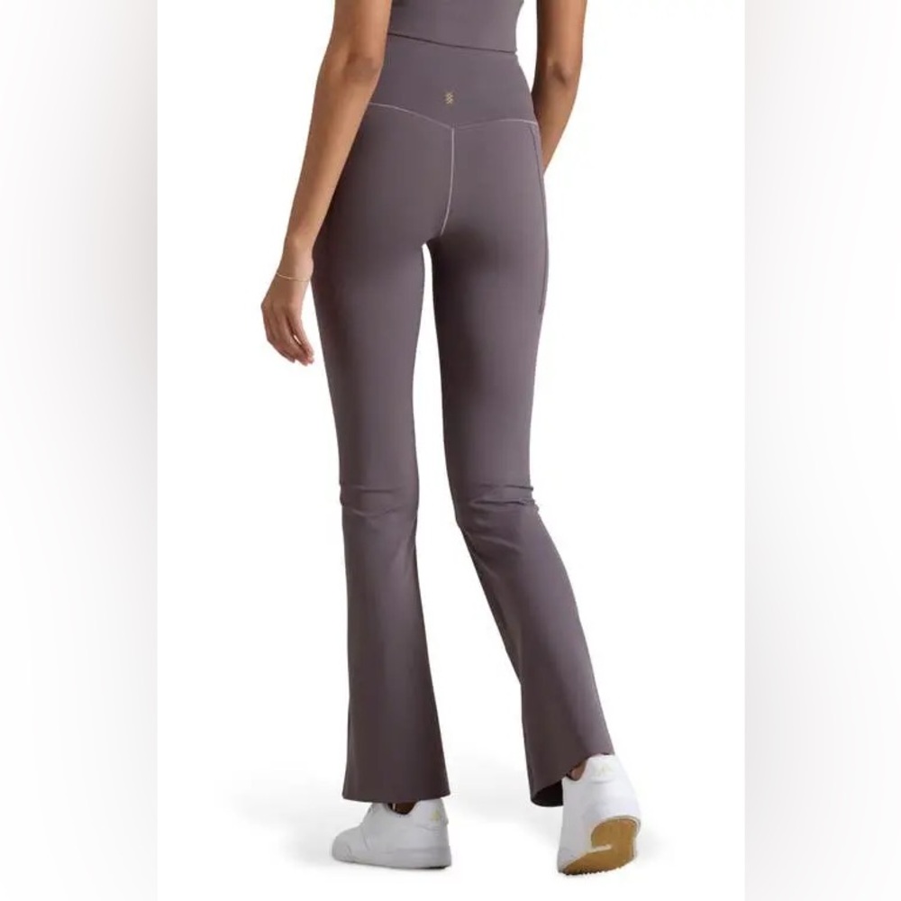 BRAND NEW RHONE WOMENS REVIVE FLARE LEGGING IN GREY LILAC